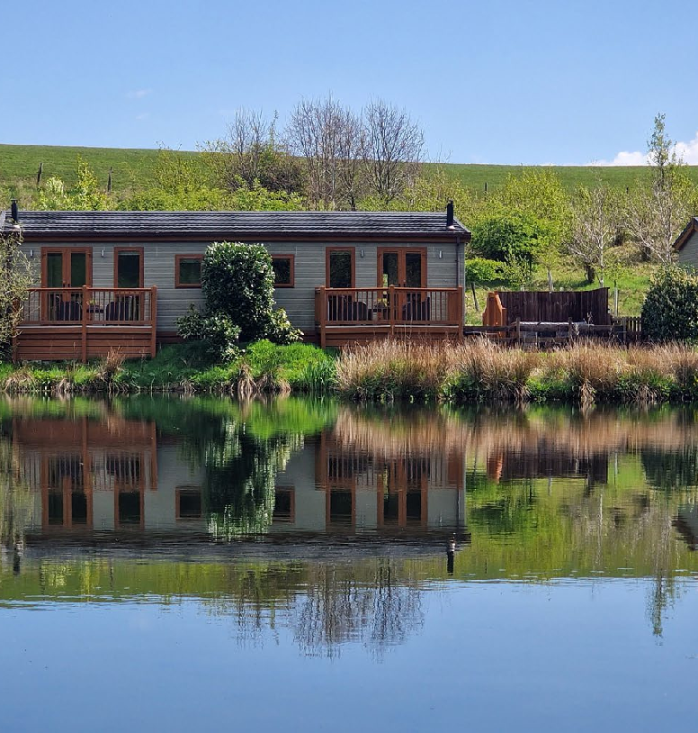 Beautiful lakeside lodge